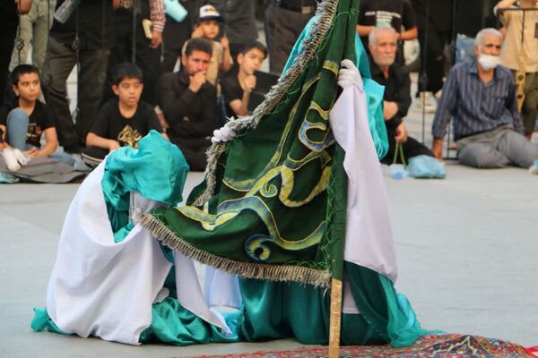اجرای تئاتر گروه هنری موعود در آستان مقدس امامزاده بی‌بی‌سکینه صفادشت