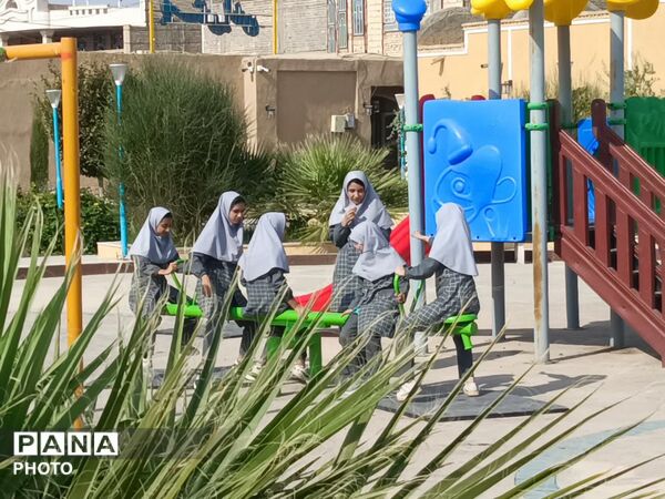 اردوی دبستان شهید نجاتی در پارک بانوان مهردشت ابرکوه