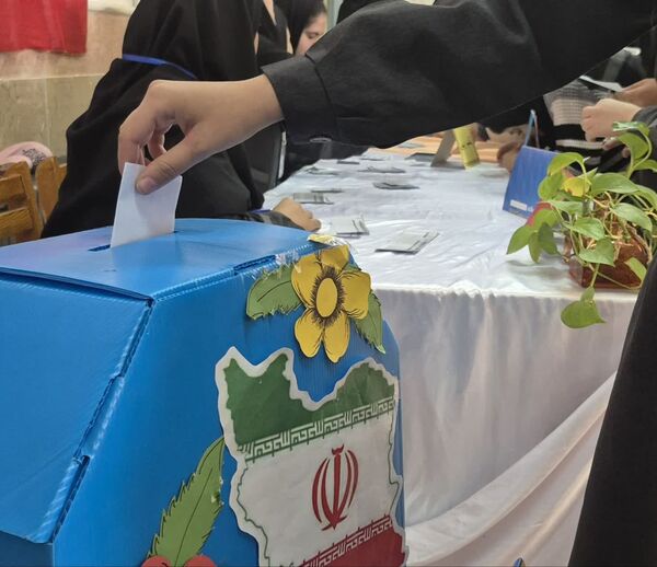 انتخابات شورای دانش‌آموزی در مدرسه سمانه شهرستان مروست 