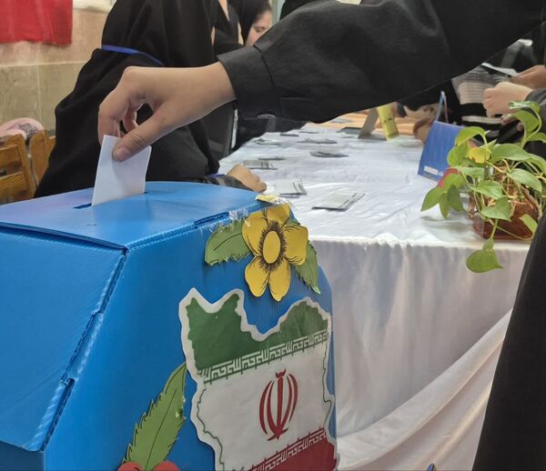 انتخابات شورای دانش‌آموزی در مدرسه سمانه شهرستان مروست 