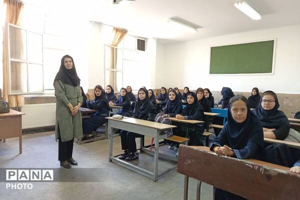پاییز با بوی کتاب آغاز شد