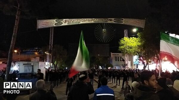 دسته عزاداری روستای اردمه در مراسم چهلم رهبر شهید و شهدای میناب در حسینیه امام 