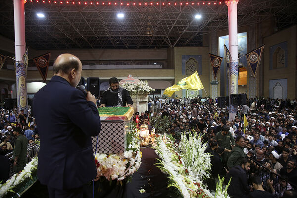 جلوه‌هایی از مراسم وداع با پیکر سردار شهید «نیلفروشان» در قم