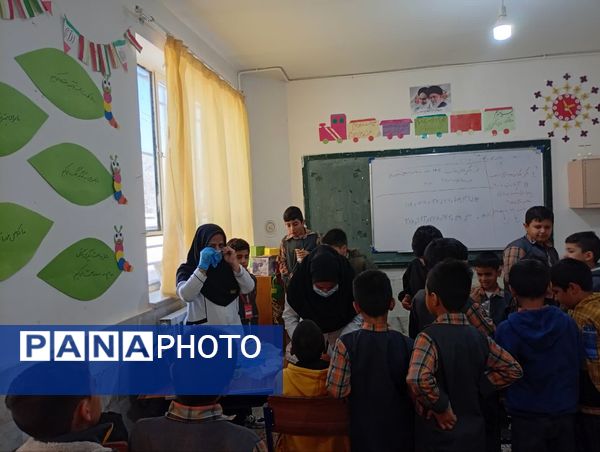 اجرای طرح وارنیش فلوراید در دبستان شهید پسندیده فدافن 