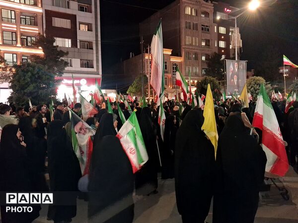 وحدت  رمز پیروزی مقابل دشمن 