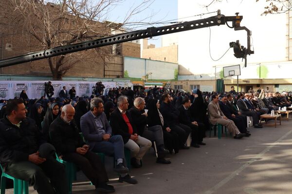 در دل این زمستان سخت و از پس سال‌ها، همچنان عطر آزادی به مشام می‌رسد