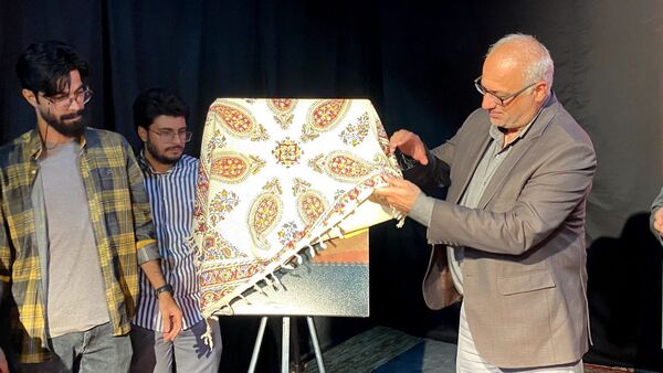رونمایی از مستند آوار جان در یزد