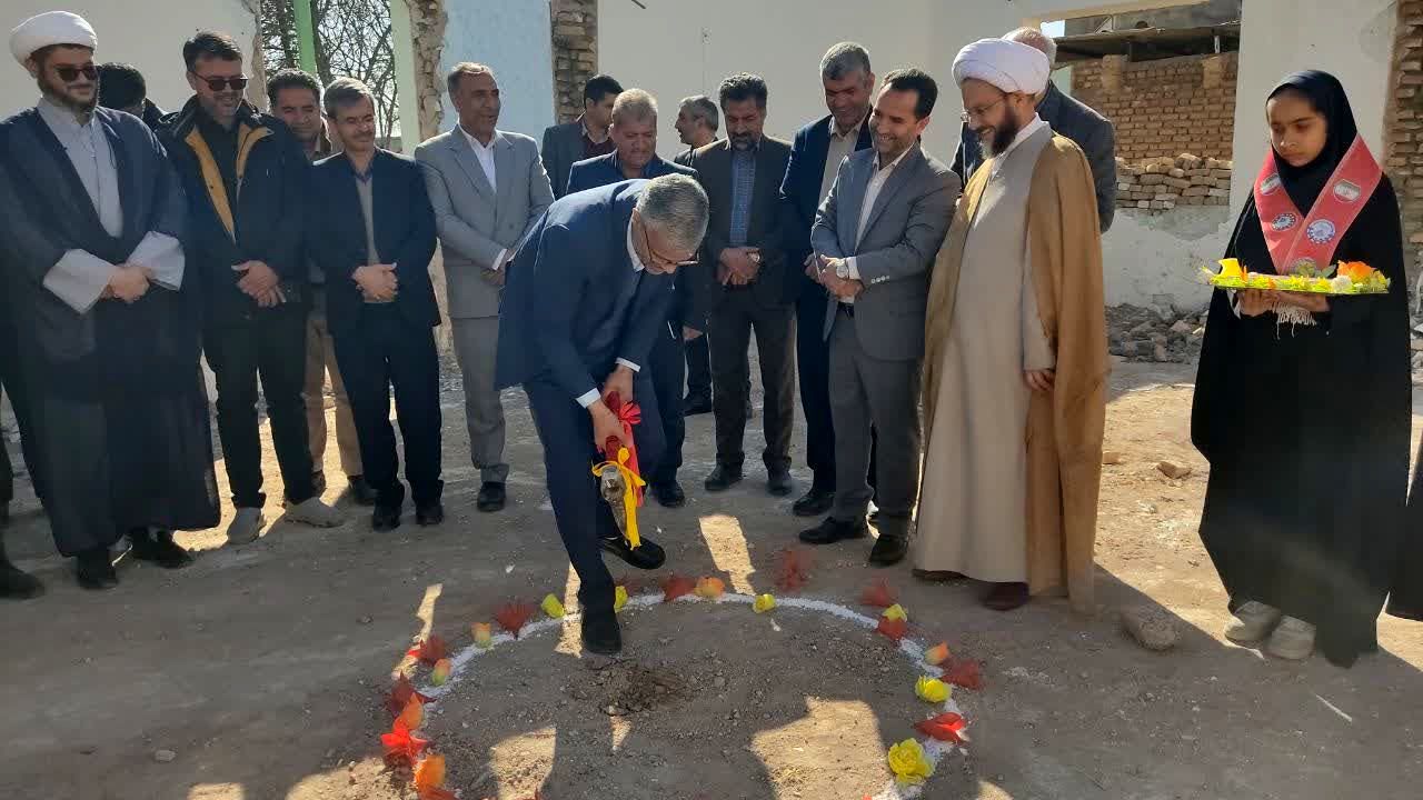 توجه به امر نمازخانه سازی همچون ساخت مدارس مهم است