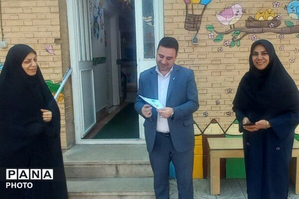 بازدید مدیر اداره تعلیم و تربیت شهرستانهای استان تهران از کودکستان فدک ناحیه دو شهرری 