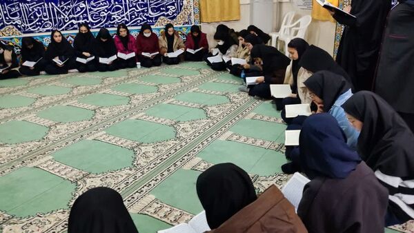 محفل انس با قرآن در دبیرستان نمونه دولتی حضرت زینب (س)
