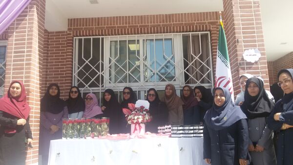 جشن روز معلم در دبستان عذرا پورشهریاری با برنامه های ویژه برگزار شد