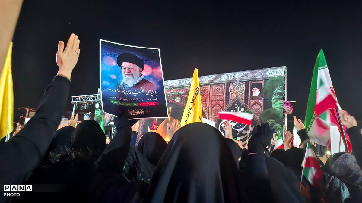 مردم فیروزآباد با حضور پرشور خود پیام مقاومت را فرستادند