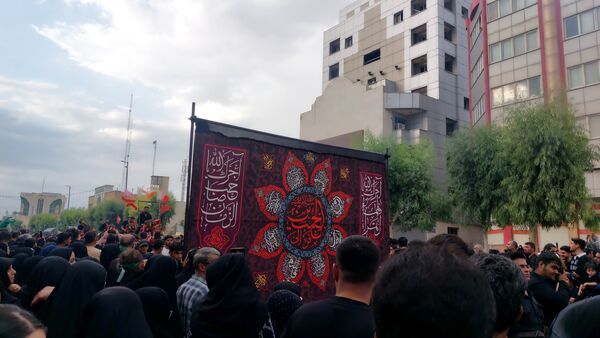 جلوه‌هایی از حرکت نمادین کاروان اسرای کربلا در قم