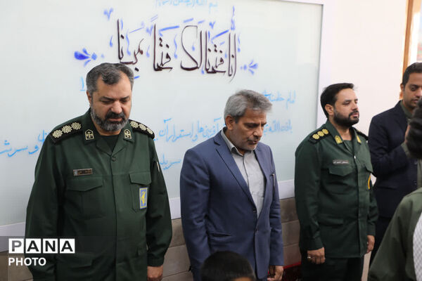 دیدار دانش آموزان بسیجی شهرستان بیرجند با نماینده ولی فقیه در استان