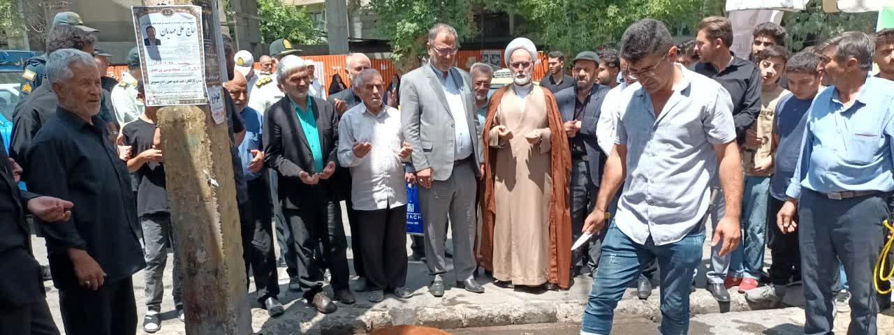 ابراز ارادت نمازگزاران اهر به رهبر انقلاب، سفره مهربانی برای نیازمندان را گستراند