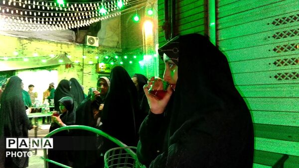 طعم خدمت و محبت؛ عطر فاطمی در «چایخانه حضرت زهرا (س)» پیچید