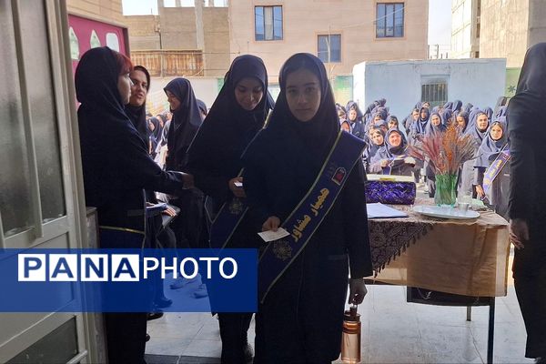 انتخابات همیار مشاور در مدرسه حضرت فاطمه(س)