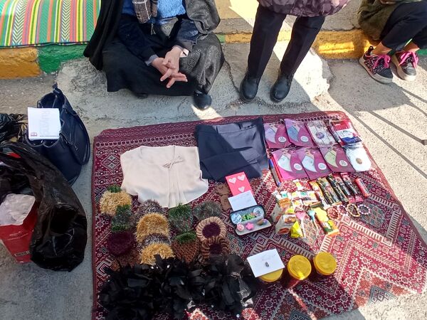 برپایی بازارچه‌ دانش‌آموزی در دبیرستان دلیری مشهد