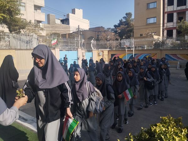 زنگ مهر، نوای امید در دبیرستان فرزانگان ۵ مشهد