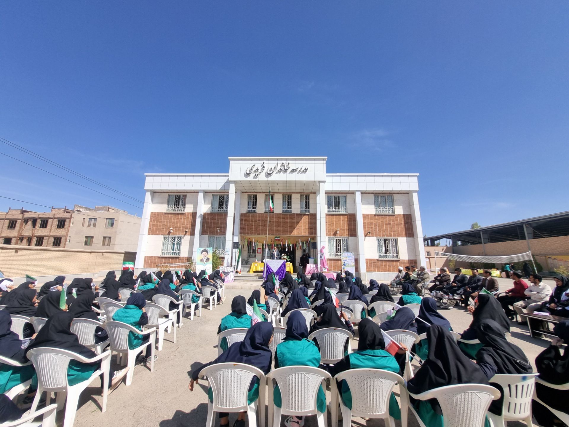 انتخابات همیاران مشاور در دبیرستان دخترانه خاندان فریدی