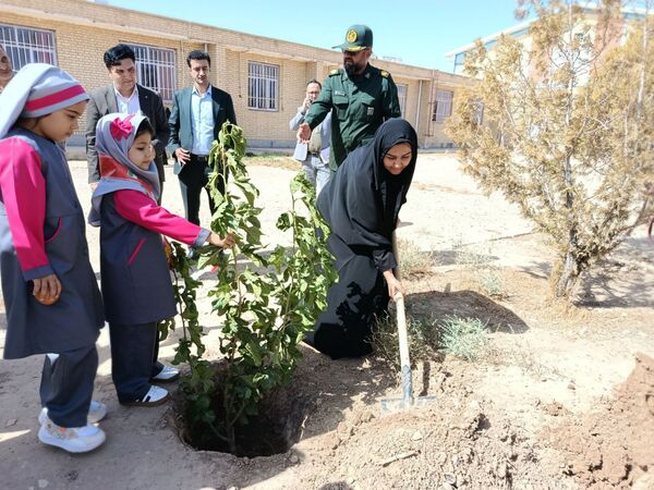 نهال‌های مهر در خاک دبستان ام‌السلمه جاجرم