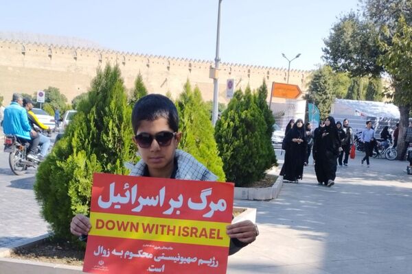 حضور پرشور دانش آموزان دبستان شاهد حیات در راهپیمایی سیزده آبان ۱۴۰۴