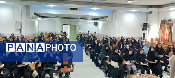 اولین جلسه انتخابات اعضای انجمن اولیا و مربیان در دبیرستان نمونه دولتی مهشید مصلی نژاد