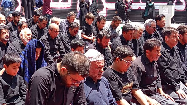 اقامه نماز ظهر عاشورا در کاشمر