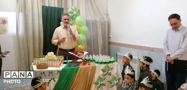 جشن شکوفه‌های قرآنی در مدرسه وحدت اسلامی نظرآباد 