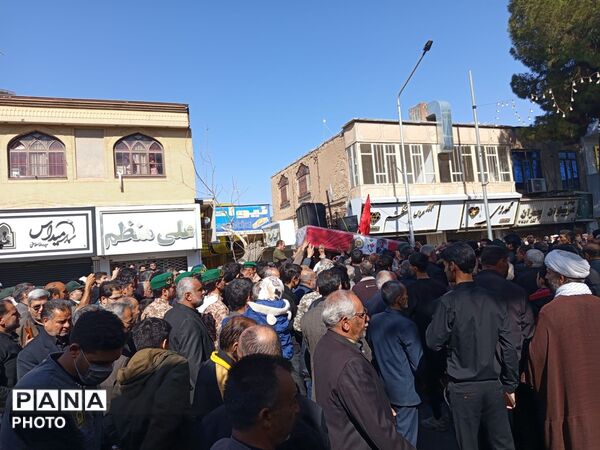 شهید وطن بر روی دستان مردم شهید پرور تشیع شد