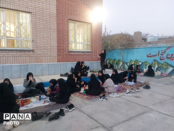 ضیافت افطار در مدرسه «نماز و نیایش» شهرستان باخرز