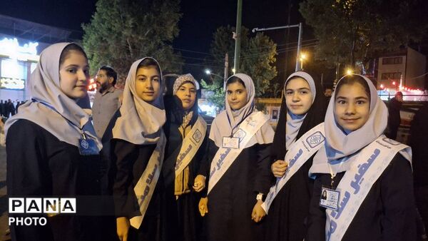 برپایی غرفه سلامت، در راهپیمایی شبانه مردم نظرآباد