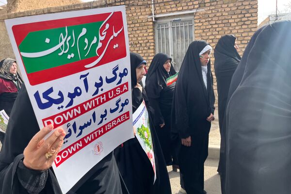 حماسه حضور مردم شهر سورمق در راهپیمایی ۲۲ بهمن