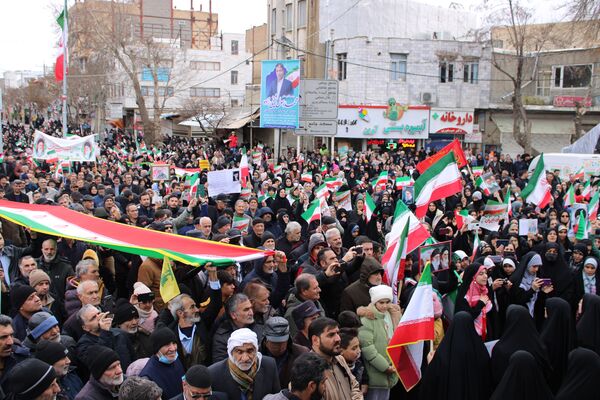 حماسه حضور مردم قروه در راهپیمایی ۲۲ بهمن؛ تجلی وحدت و وفاداری به انقلاب