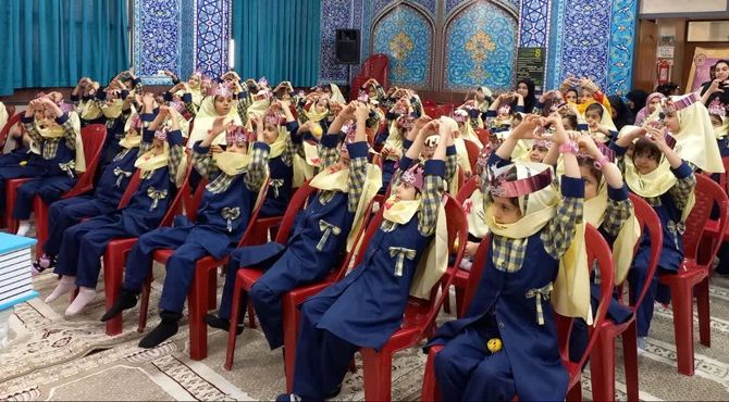 جشن‌شکوفه‌ها در دبستان‌دخترانه‌کاویانی برگزار شد