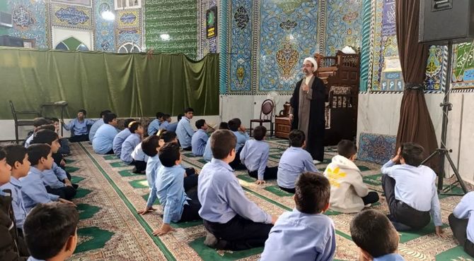 سلسله نشست‌های مهدوی آموزشگاه سید مصطفی خمینی میبد 