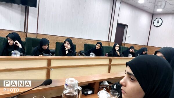 نشست هم‌اندیشی مجمع و شورای دانش‌آموزی دختران استان قم 