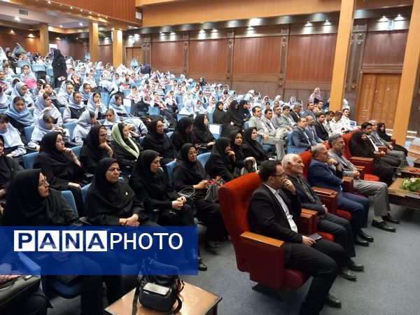 نواختن زنگ سپاس در فرهنگسرای آریو مصلی نژاد 