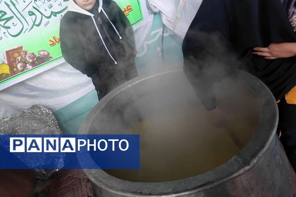 پخت شله زرد نذری در دبیرستان شاهد شهید قاسم سلیمانی
