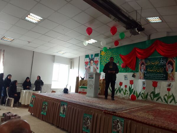 زنگ انقلاب در مدرسه بنت‌الهدی صدر با حضور مسئولین نواخته شد 
