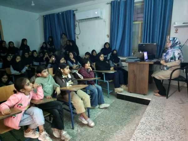 رصد آموزشی ماه در مدرسه حضرت فاطمه(س) میناب؛ گامی برای پرورش استعدادهای نجومی