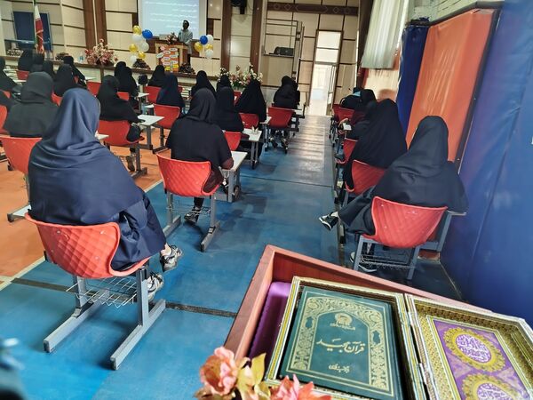 مراسم آغاز سال تحصیلی جدید ویژه دانش‌آموزان ورودی دهم در دبیرستان نمونه محبی نیشابور