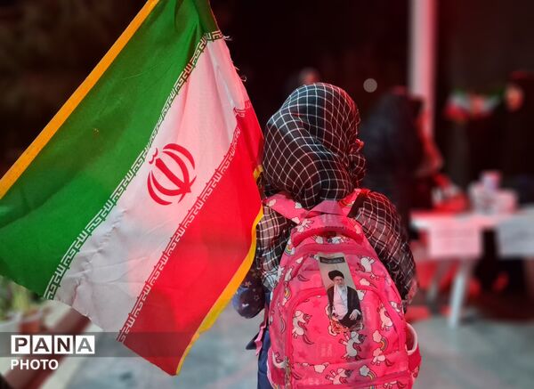 پیشگامان نمایش شور میهن دوستی در تجمعات شبانه 