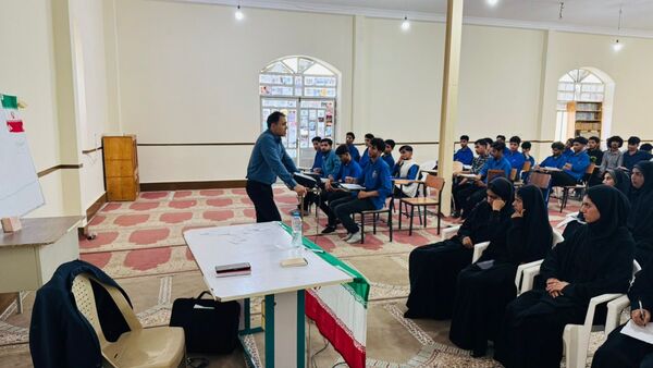 کارگاه تخصصی مشاوره تحصیلی برای دانش‌آموزان پایه دوازدهم در سندرک