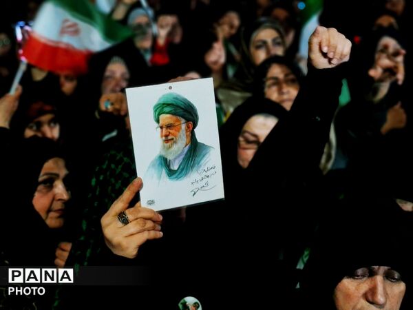نسل نو در گلوگاه پای کار وطن