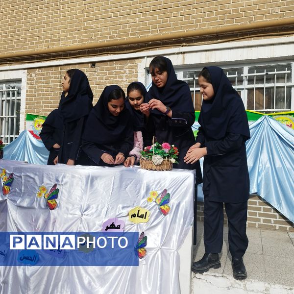  جشن نیمه شعبان و دهه فجر در دبیرستان مستوفی ۲ 