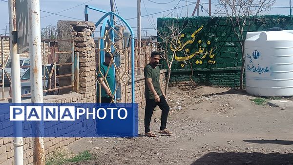 دلتنگی و حضور مردم روستای حسن آباد بلهر بر سر مزار شهیدان و عزیزانشان  