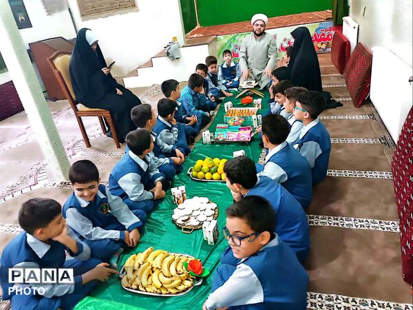 آموزش احکام دینی به دانش آموزان در دبستان معراج منطقه ۱۰