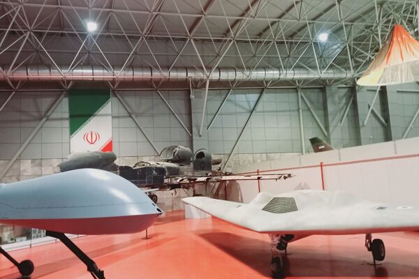 بازدید دانش‌آموزان دبیرستان شهدای اقتدار از نمایشگاه هوا فضا