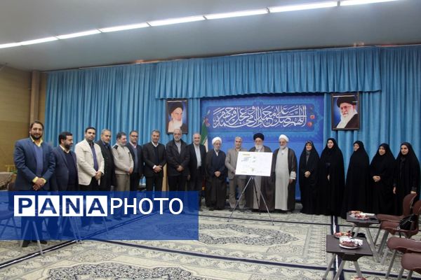 رونمایی کتاب «صبحی که در راه است» 